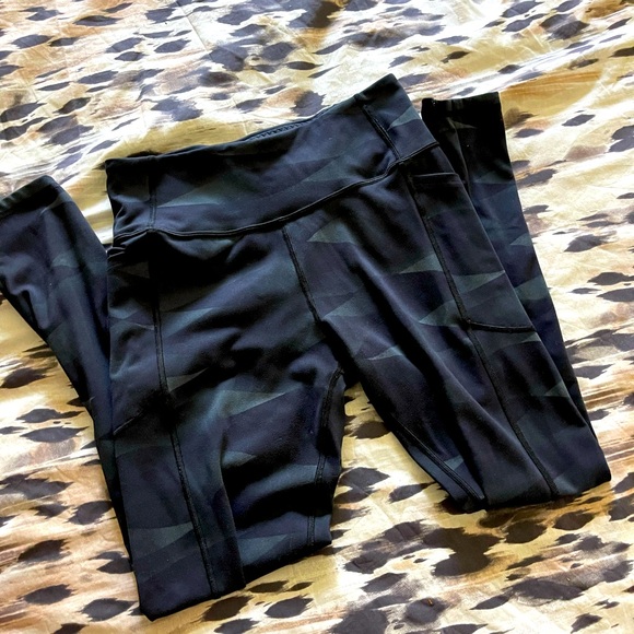 VS Essential High-Rise Pocket Leggings - Picture 1 of 5